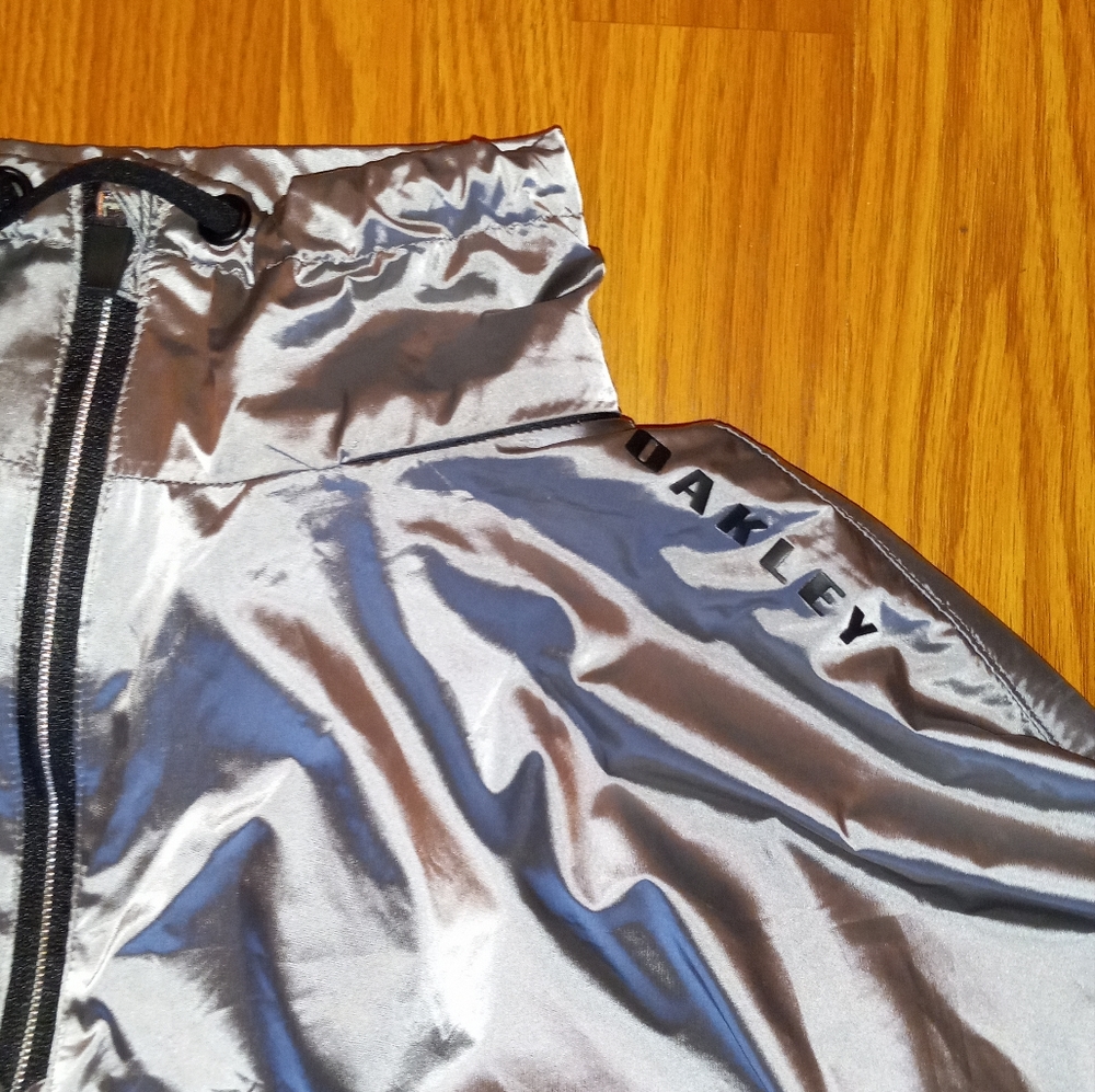 Sz.M Women's Oakley Windbreaker Jacket With Hood - Picture 3 of 8